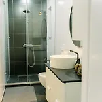 Skyline Apartment *