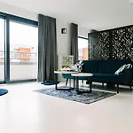 Skyline Apartment *