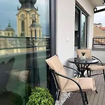 Skyline Apartment *