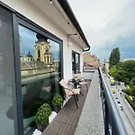 Skyline Apartment *