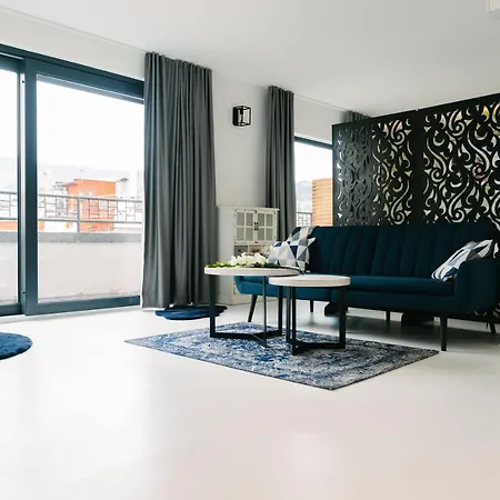 Skyline Apartment *